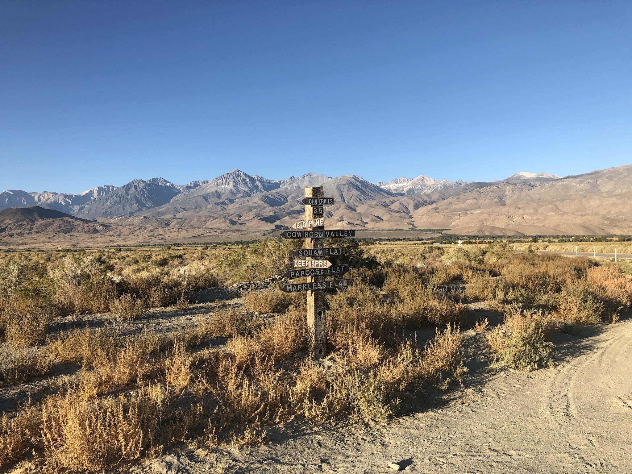 Cycling White Mountain, California - direction sign at the beginning of the climb