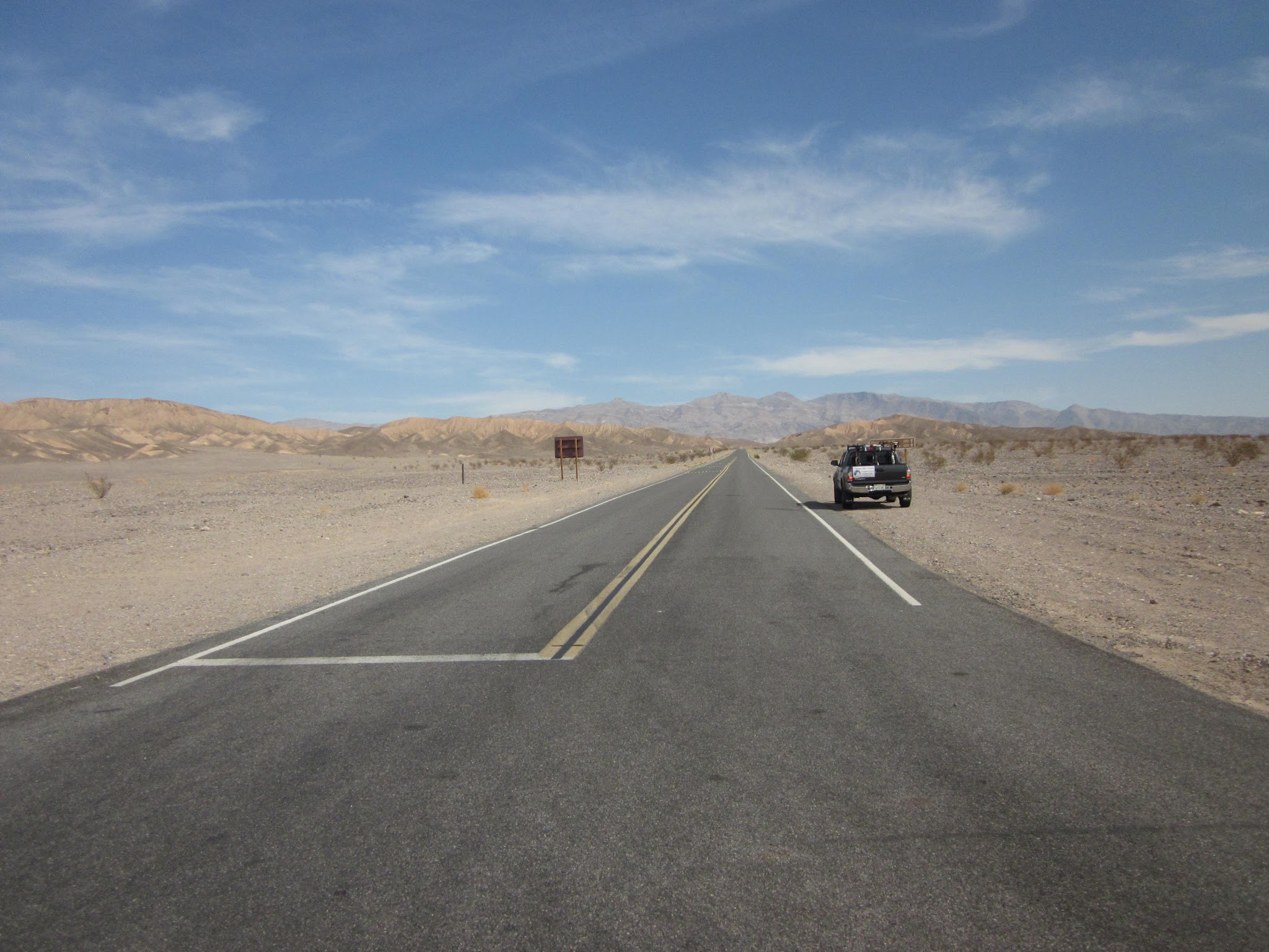 Bike climb Daylight Pass Death Valley - road and mountains