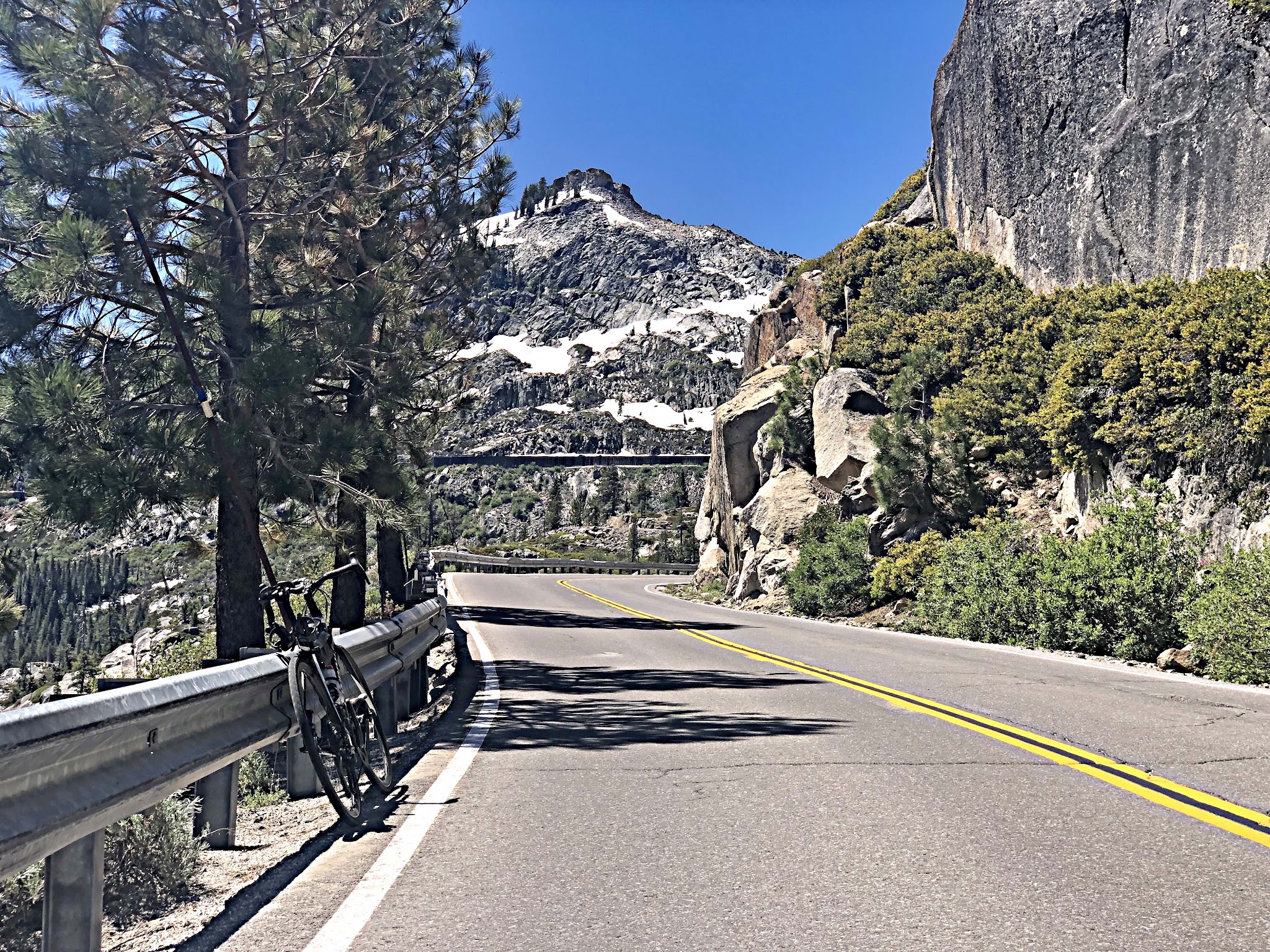 Donner Pass (Donner Summit) Climbing by bike Donner Pass (Donner Summit) - road, bike and railroad tunnel