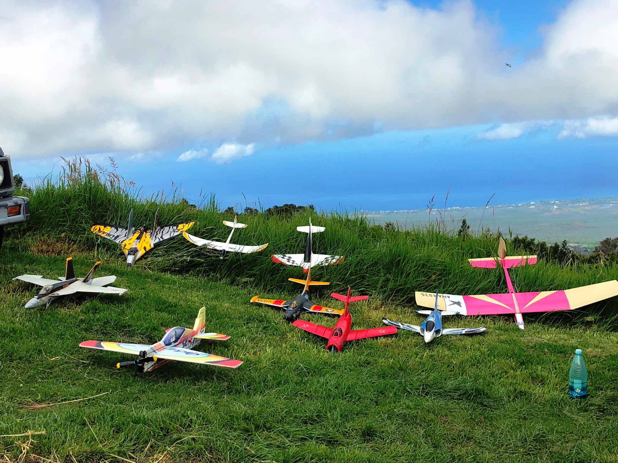 Model Airplanes at Waipoli parasailing and model airplane location on Waipoli Road.