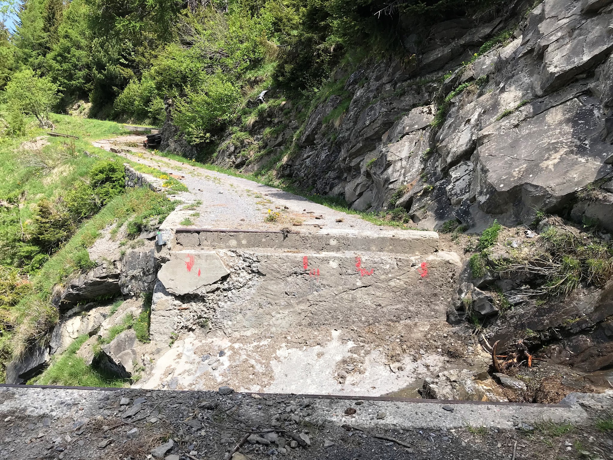 Bicycle ride of Rionda - bridge out