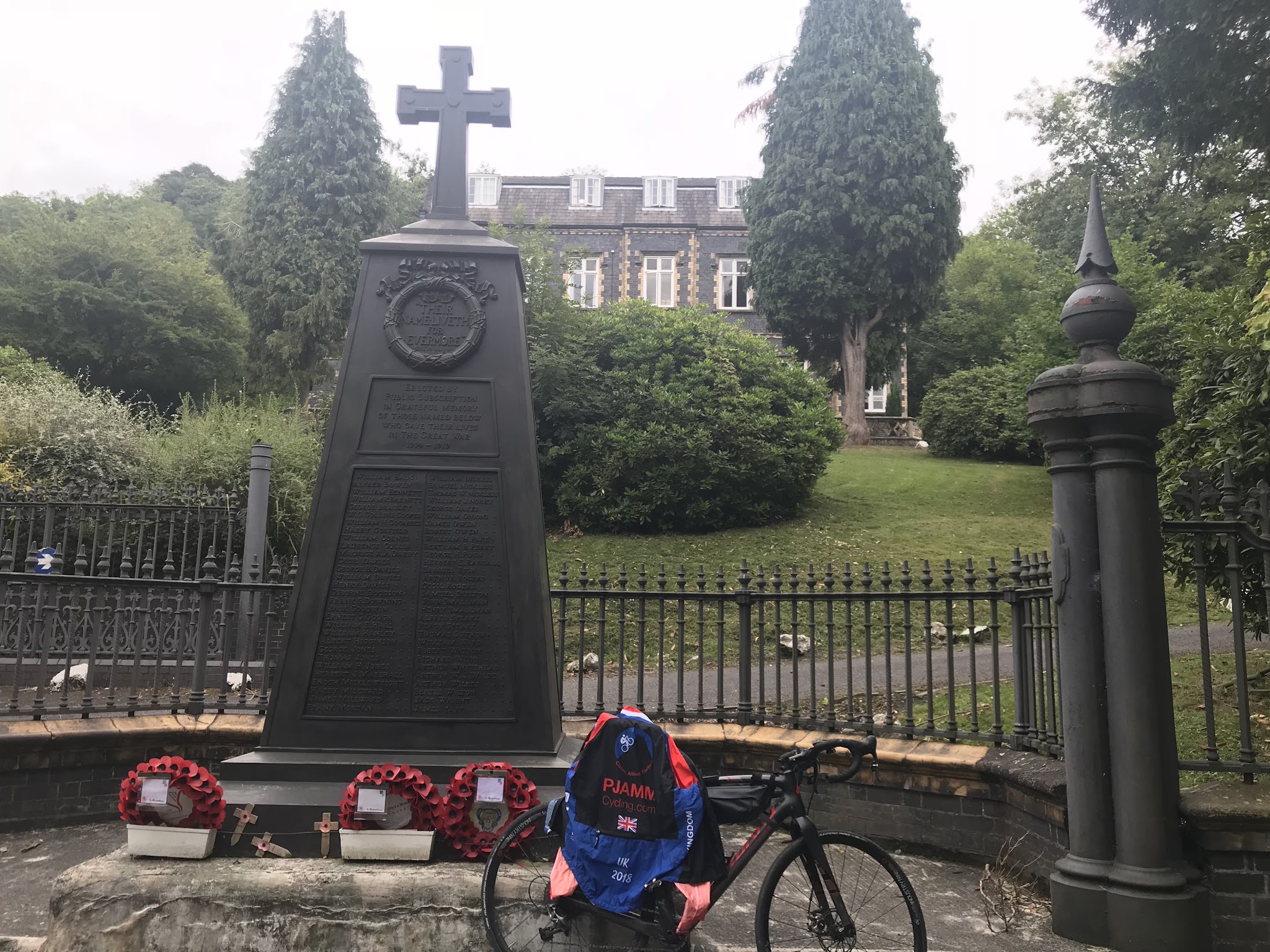 Bike climb Jiggers Bank #38 Simon Warren 100 Greatest Cycling Climbs, Britain - bike leaning against memorial in front of hostel