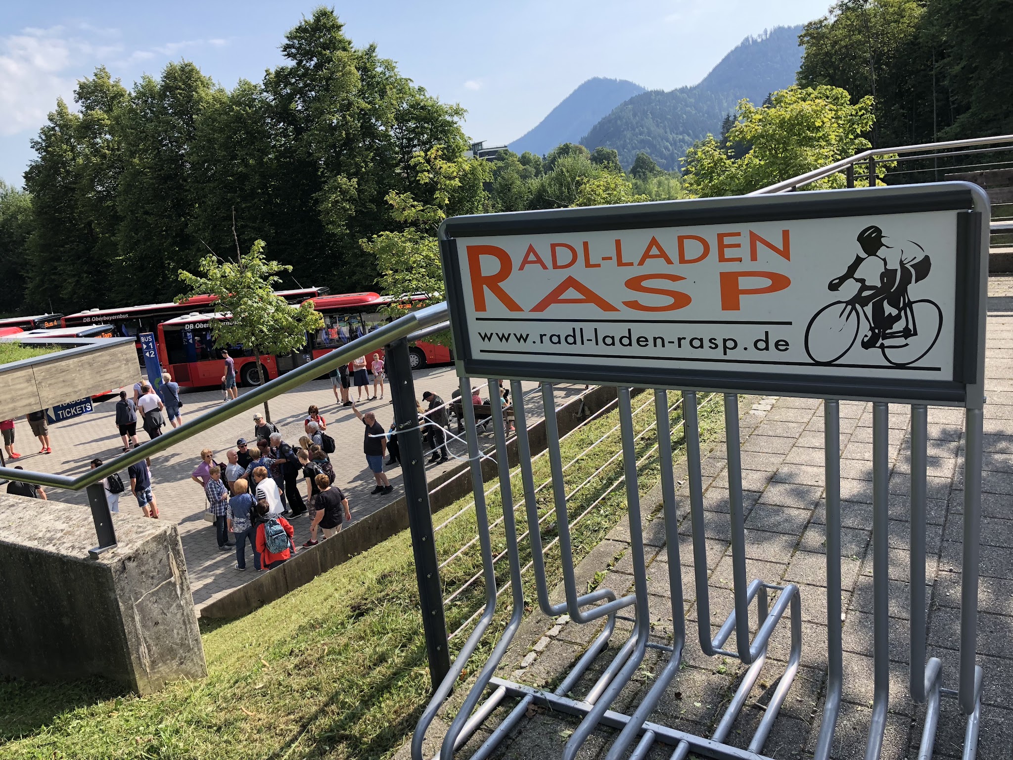 Bike climb up Kehlsteinhaus - Eagles Nest - bus stop and parking lot