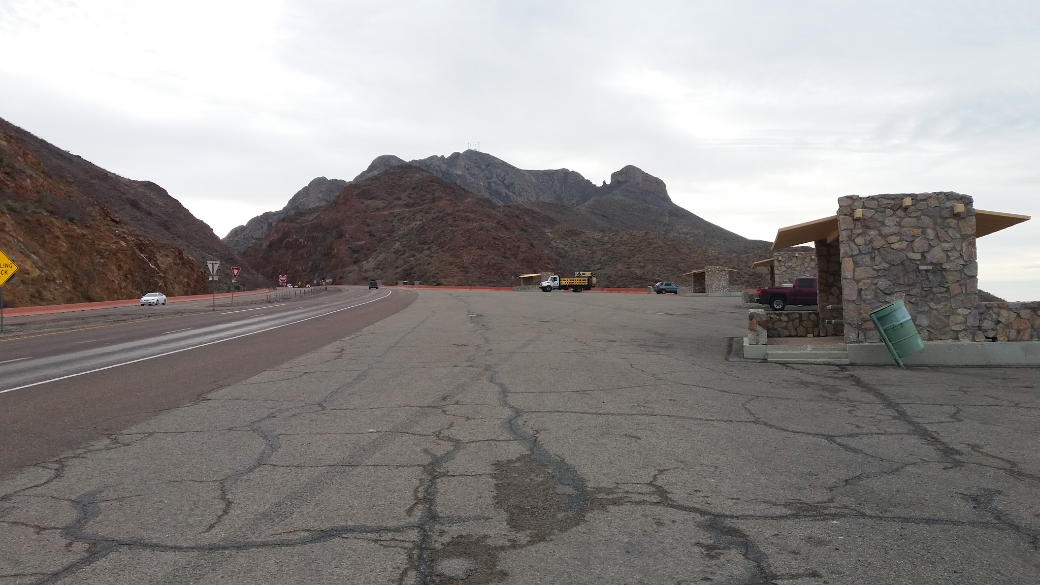Bicycle ride Smugglers Pass West - Transmountain Drive - picnic area sign, parking lot and viewpoint
