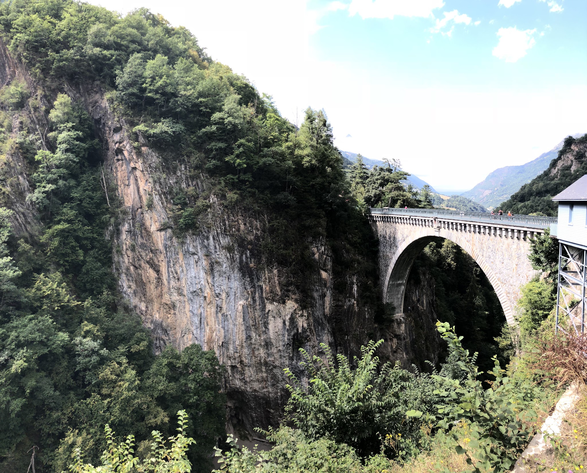 Pont Napoléon Saut à l'élastique bridge crossing the Gavarnie river