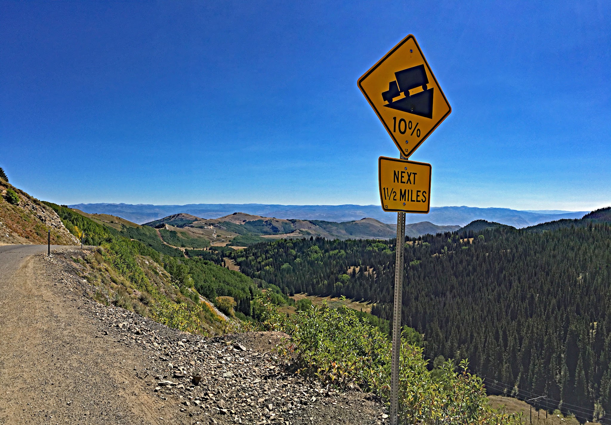 Steep grade sign at the top of Guardsman Pass