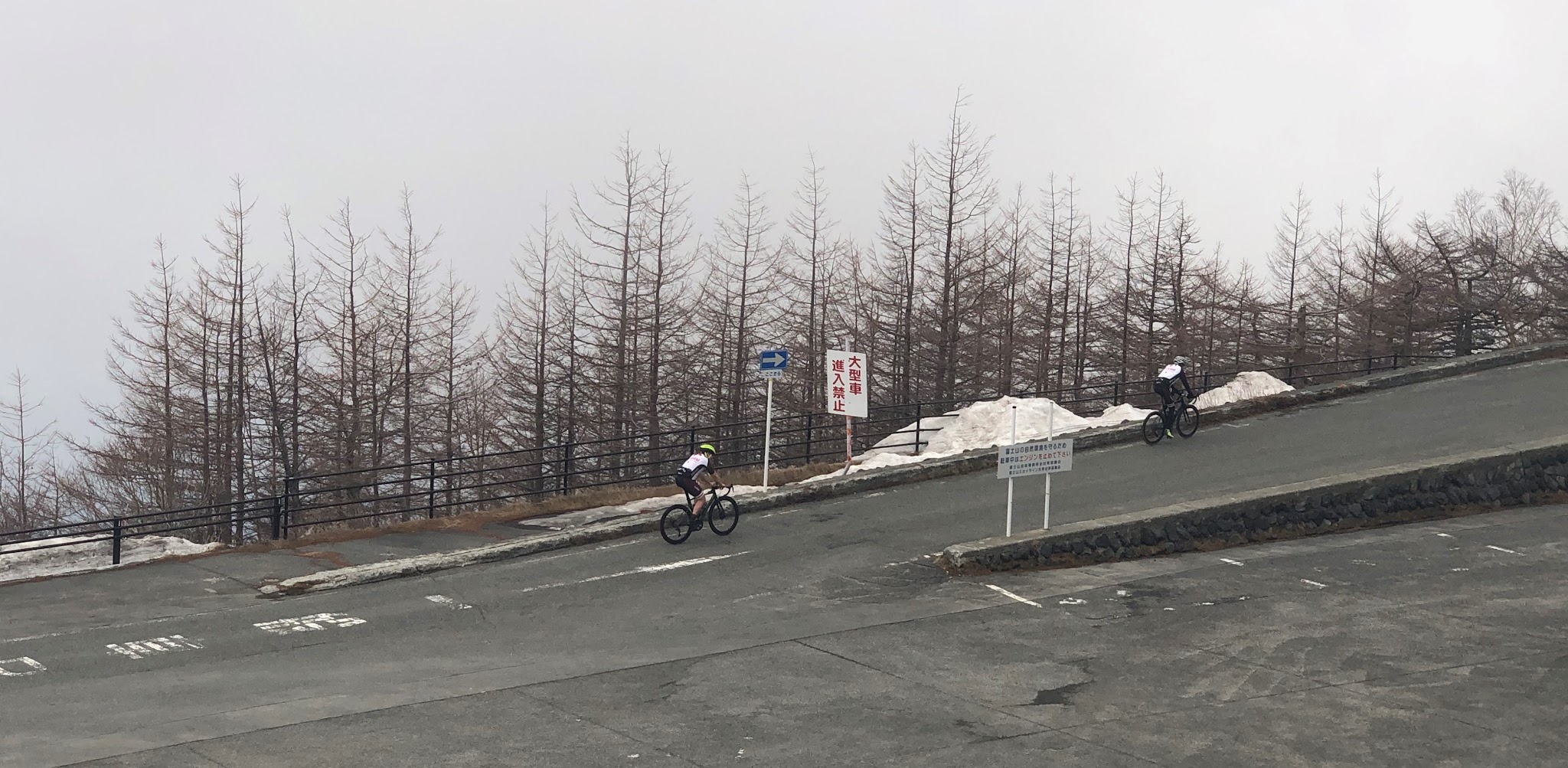 Bike climb Mt. Fuji - Fujinomiya Line - cyclists on road near top - parking lot