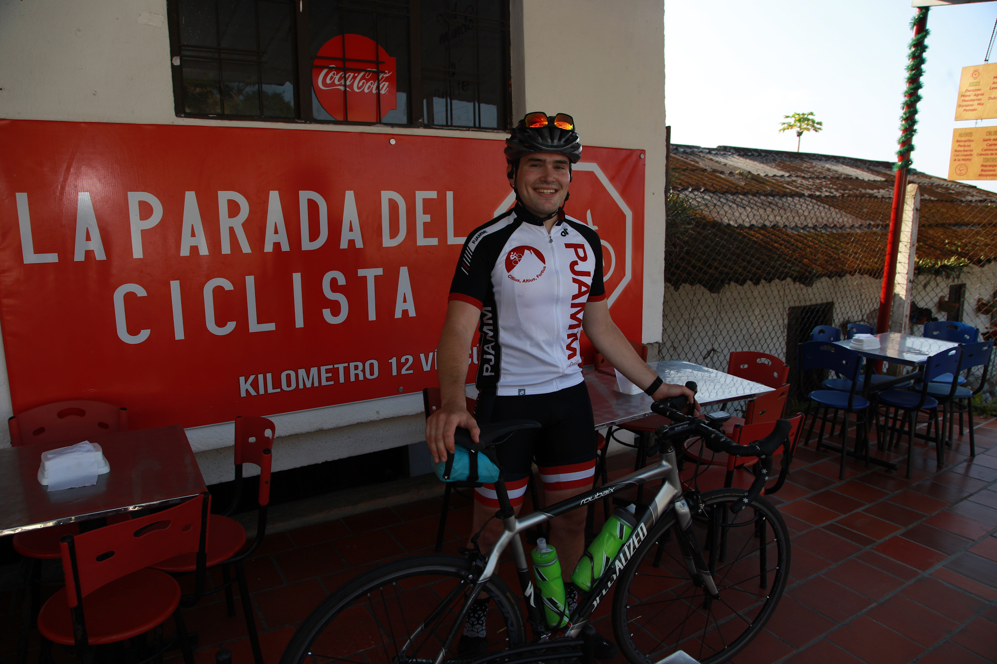 Bike climb Picacho - pjamm cyclist with bike at juice stand