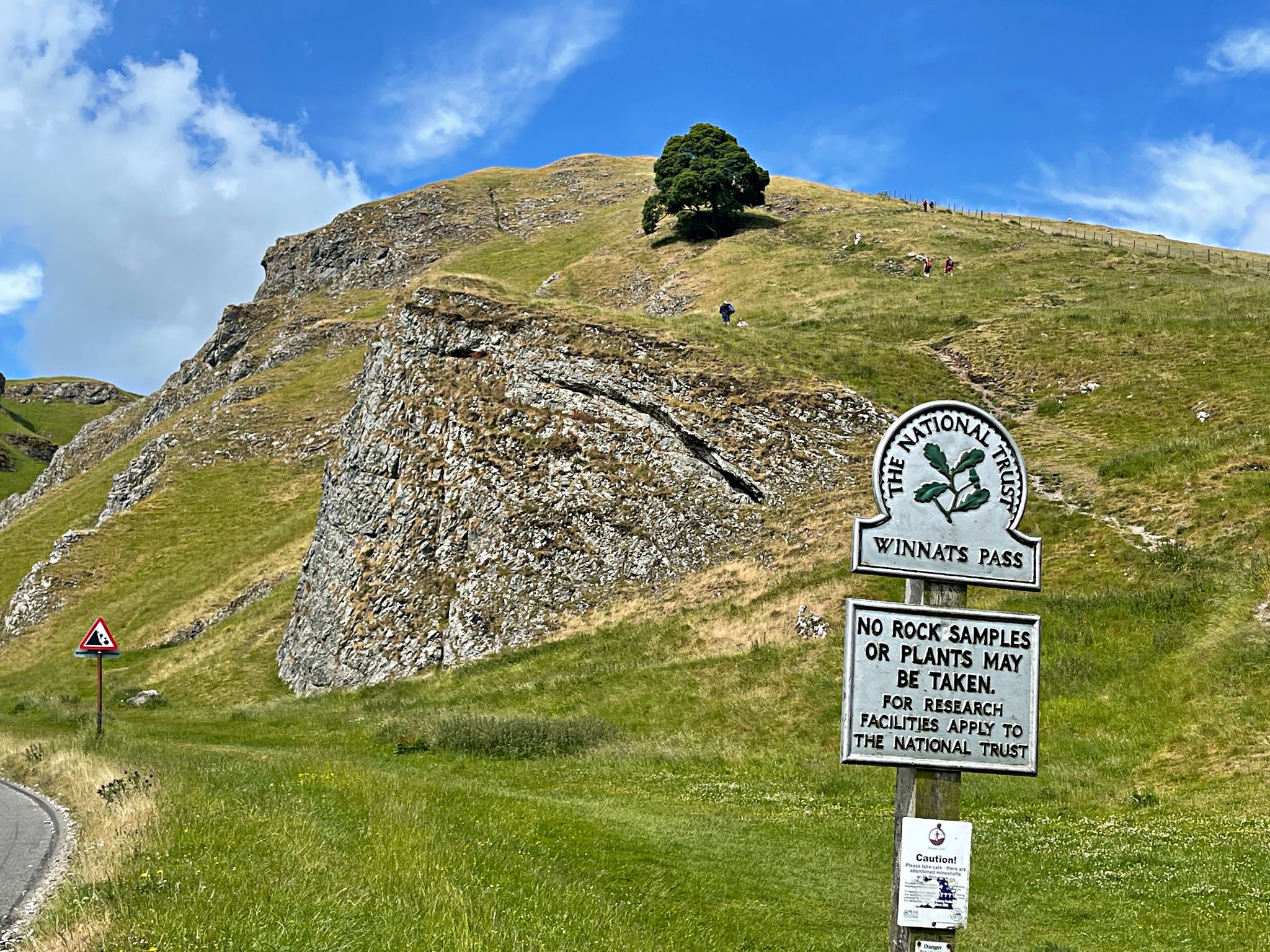 national trust sign marking Winnats Pass; "no rock samples or plants may be taken"