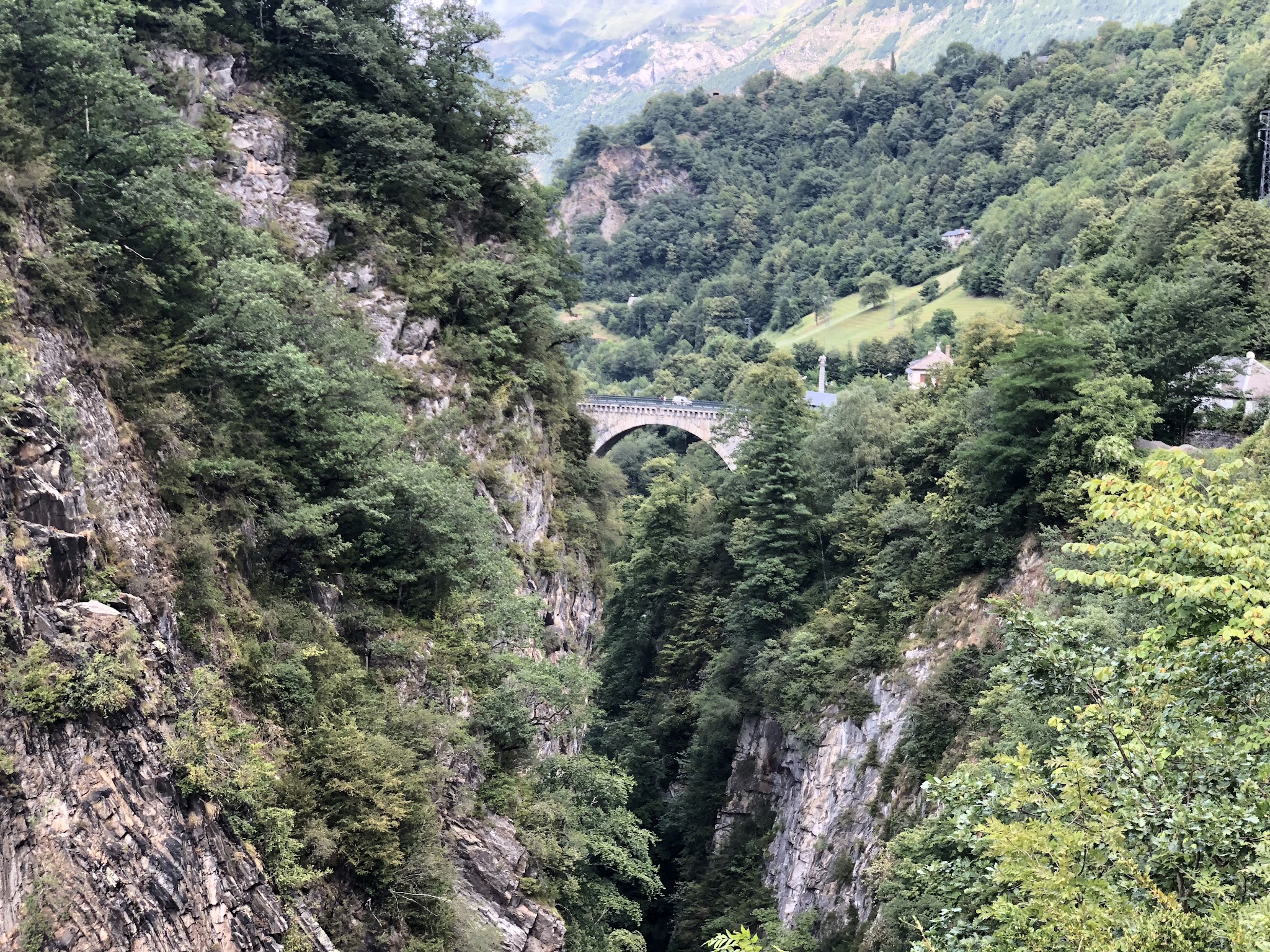 Pont Napoléon Saut à l'élastique as seen from afar, crossing the Gavarnie river