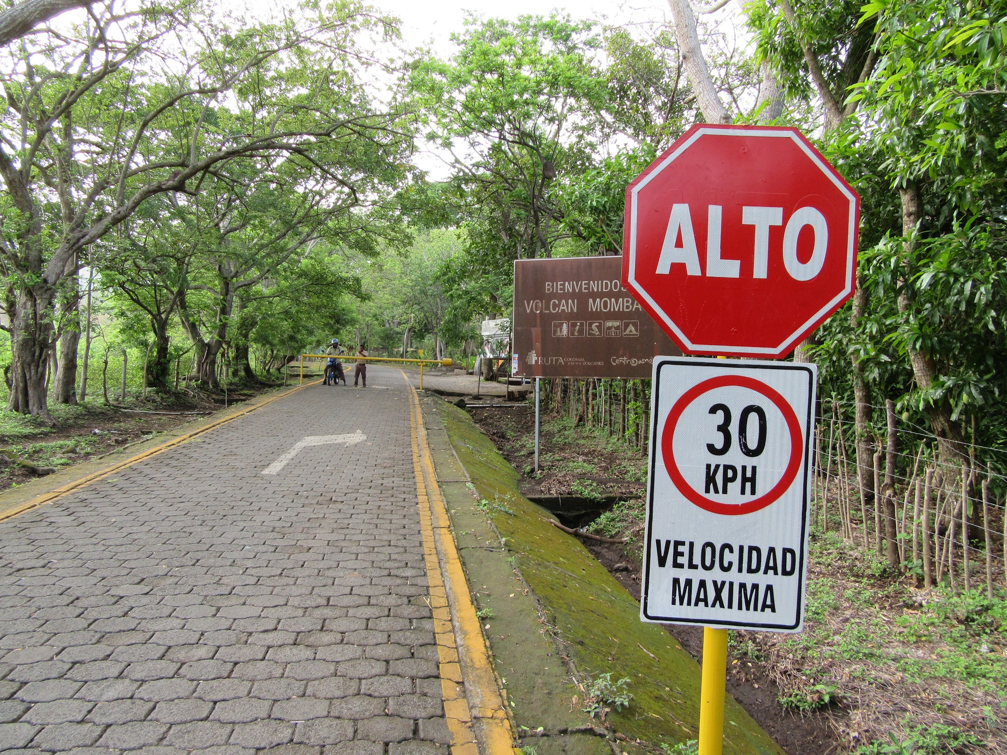 Mombacho Volcano - Gate Bike climb Mombacho Volcano - gate and stop sign