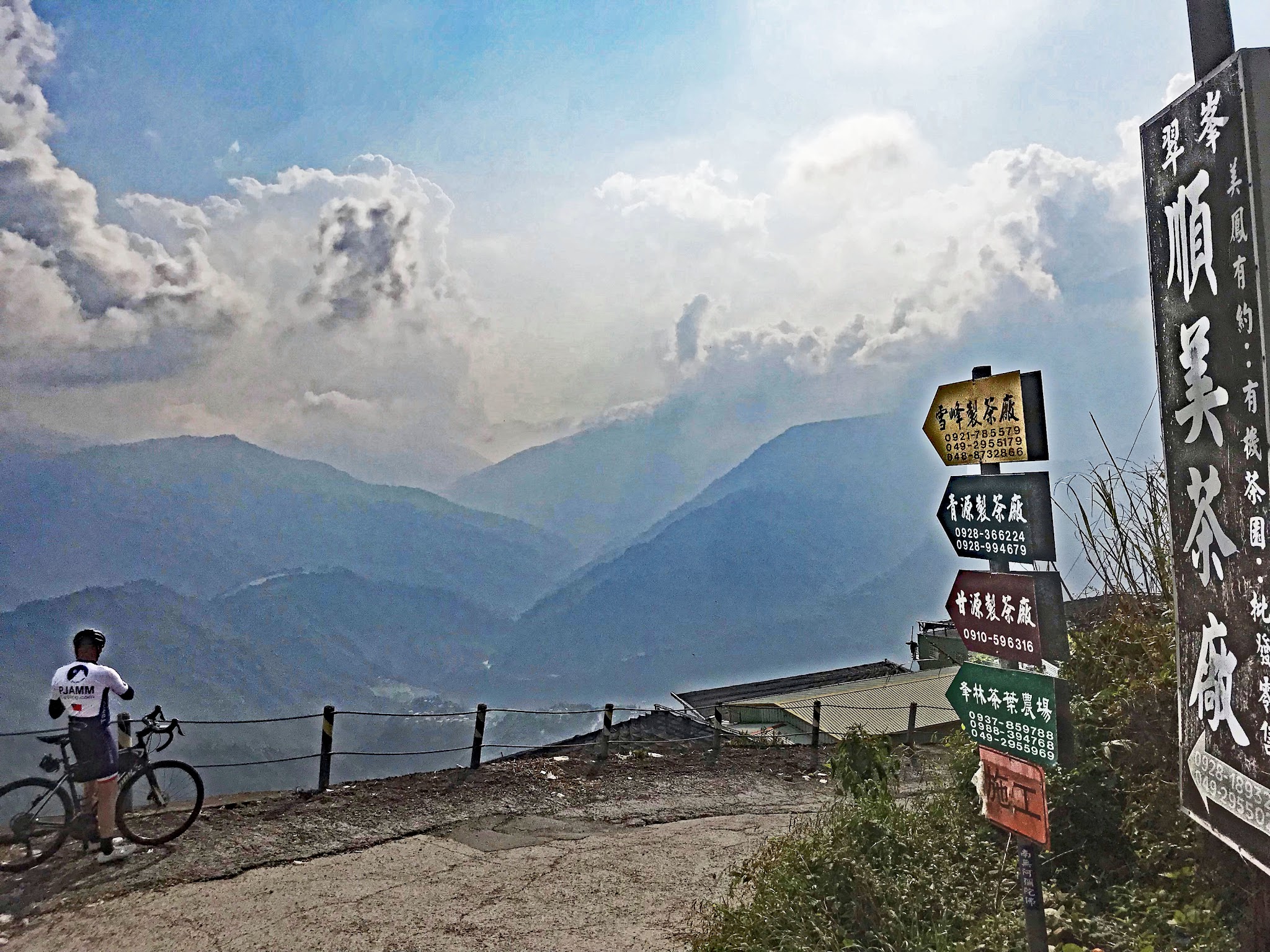 Bicycle climb Wuling Pass North - scooter on road