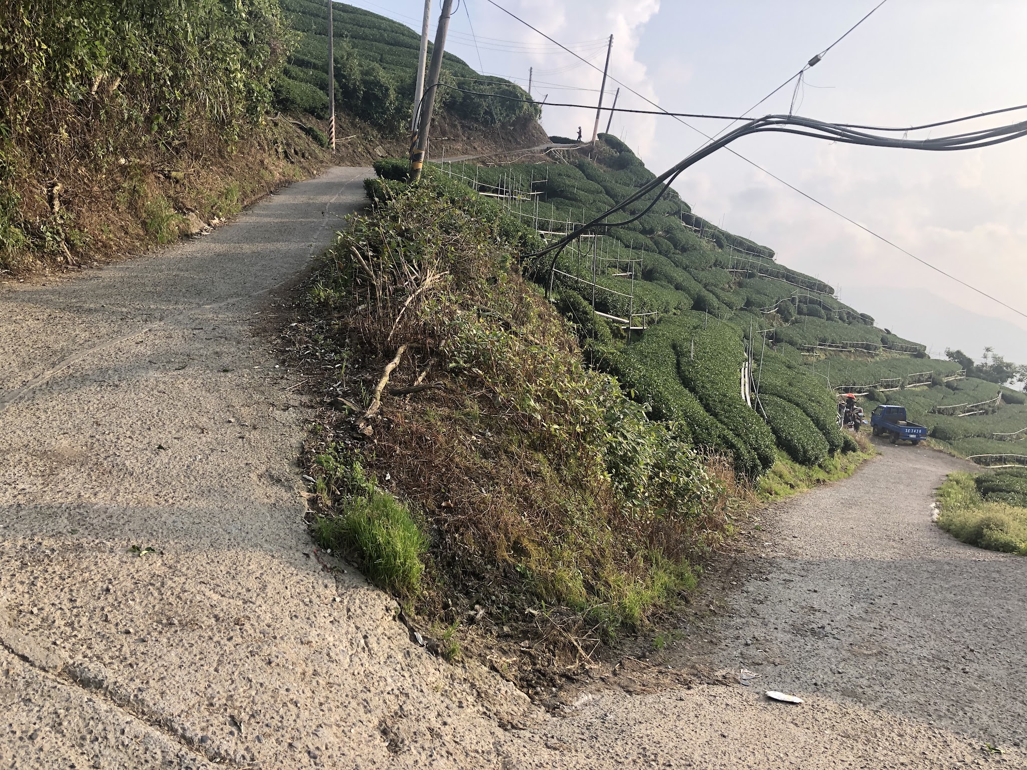 Cycling Wuling Pass North - hairpin turn