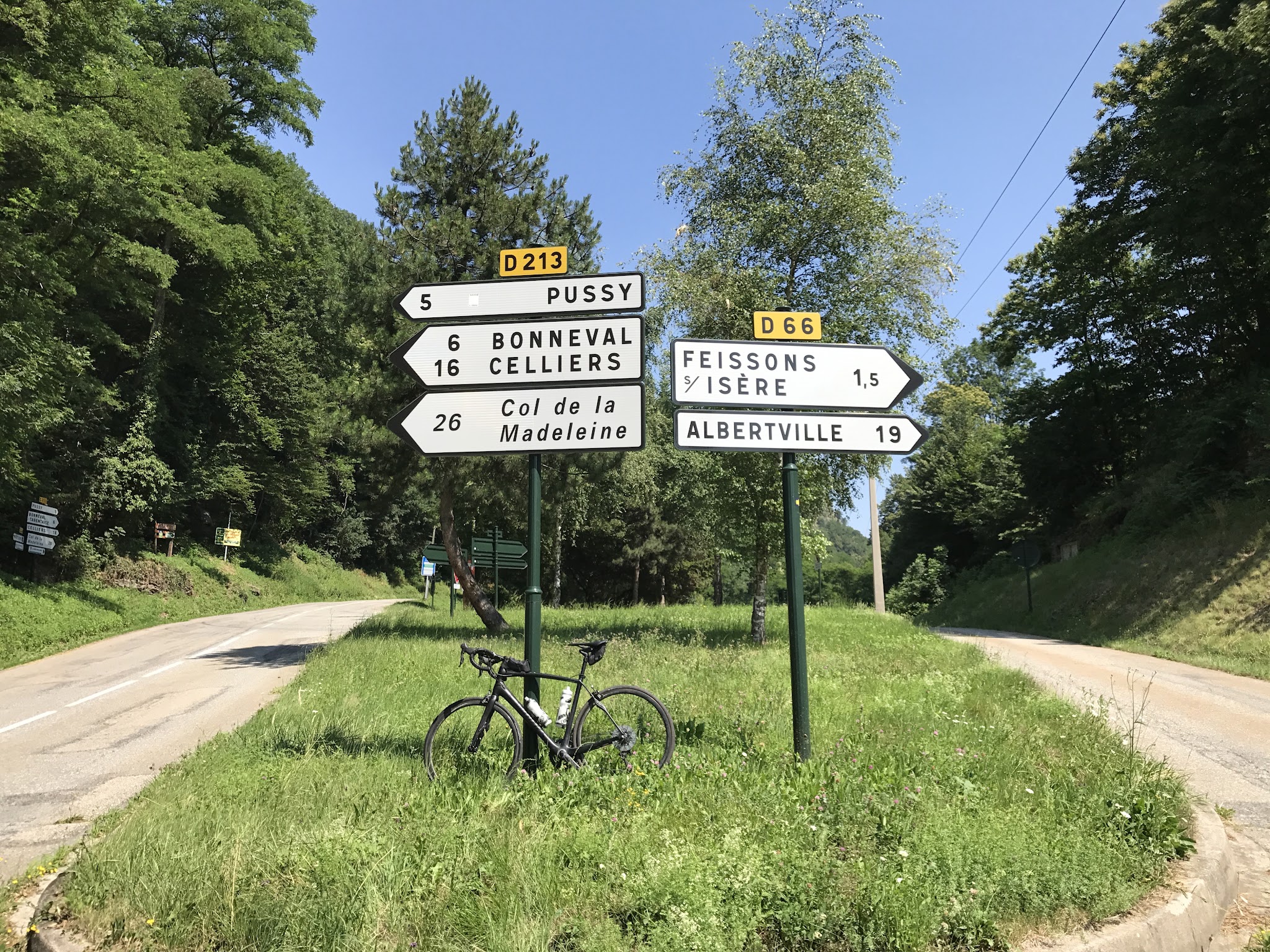 Col de Madeleine from La Léchère - Start Bicycle ride of Col de Madeleine from La Léchère - start with roadway sign and bike