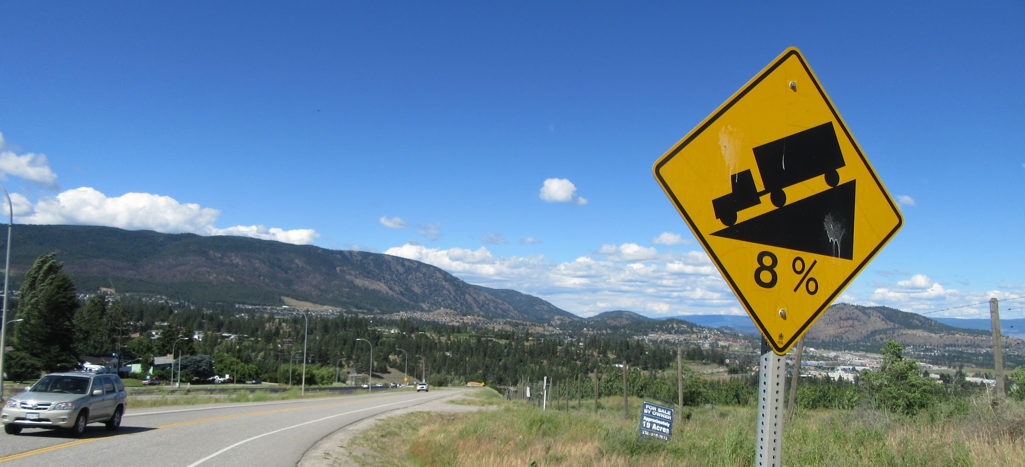 Cycling Crystal Avenue - steep grade sign
