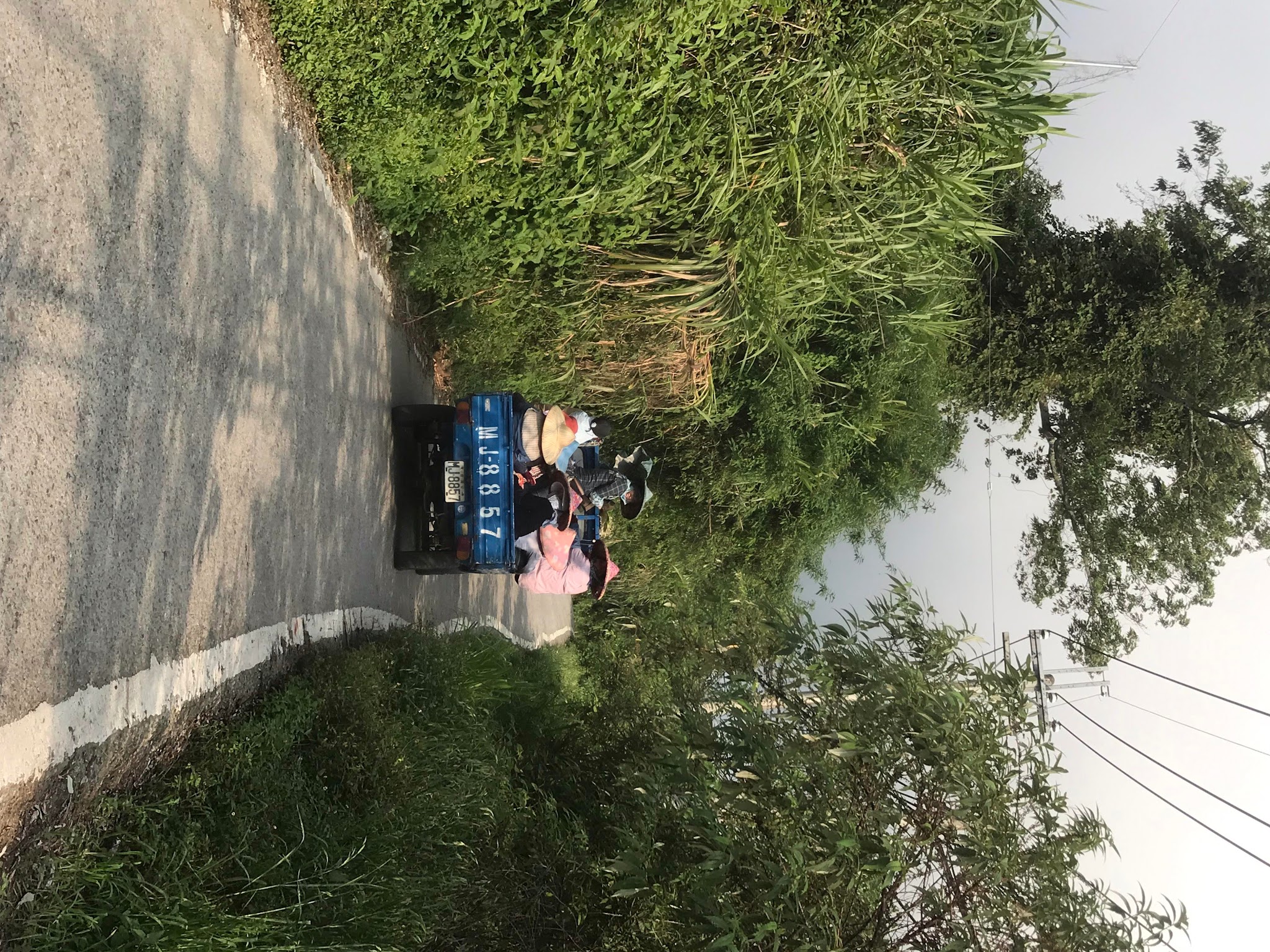 Bike climb Wuling Pass North - ladies in the back of truck on road