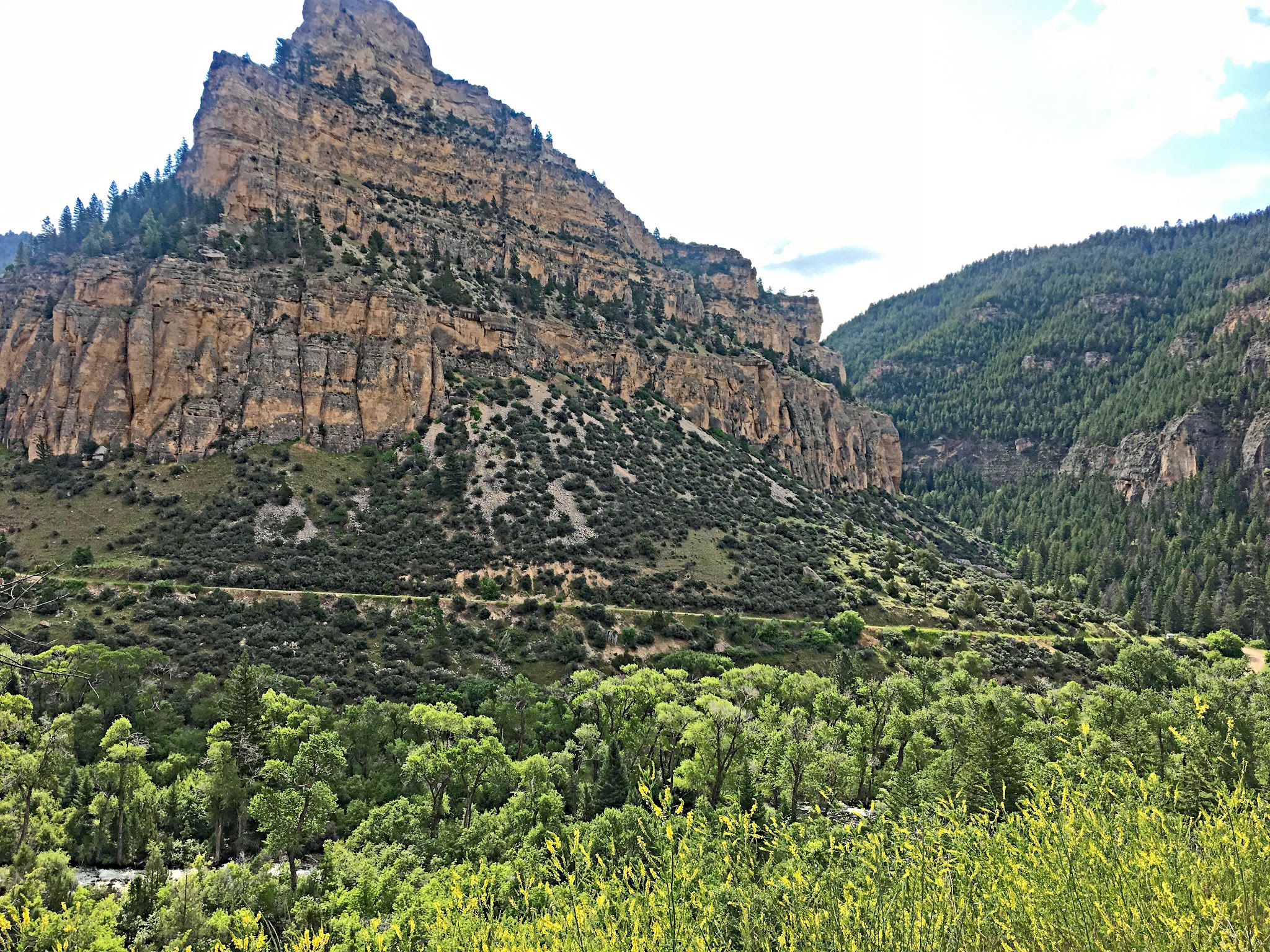 Cycling Powder River, Wyoming - breathtaking, tall rock formations