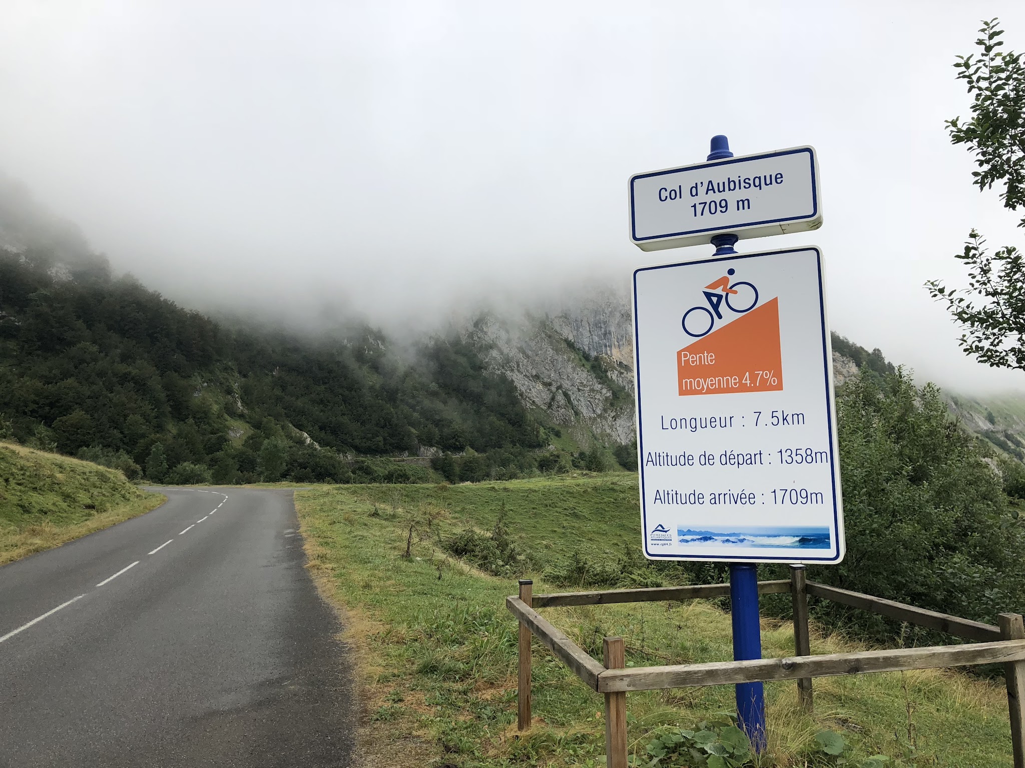 Bike climb Col d'Aubisque from Ferrières - Col du Soulor km sign