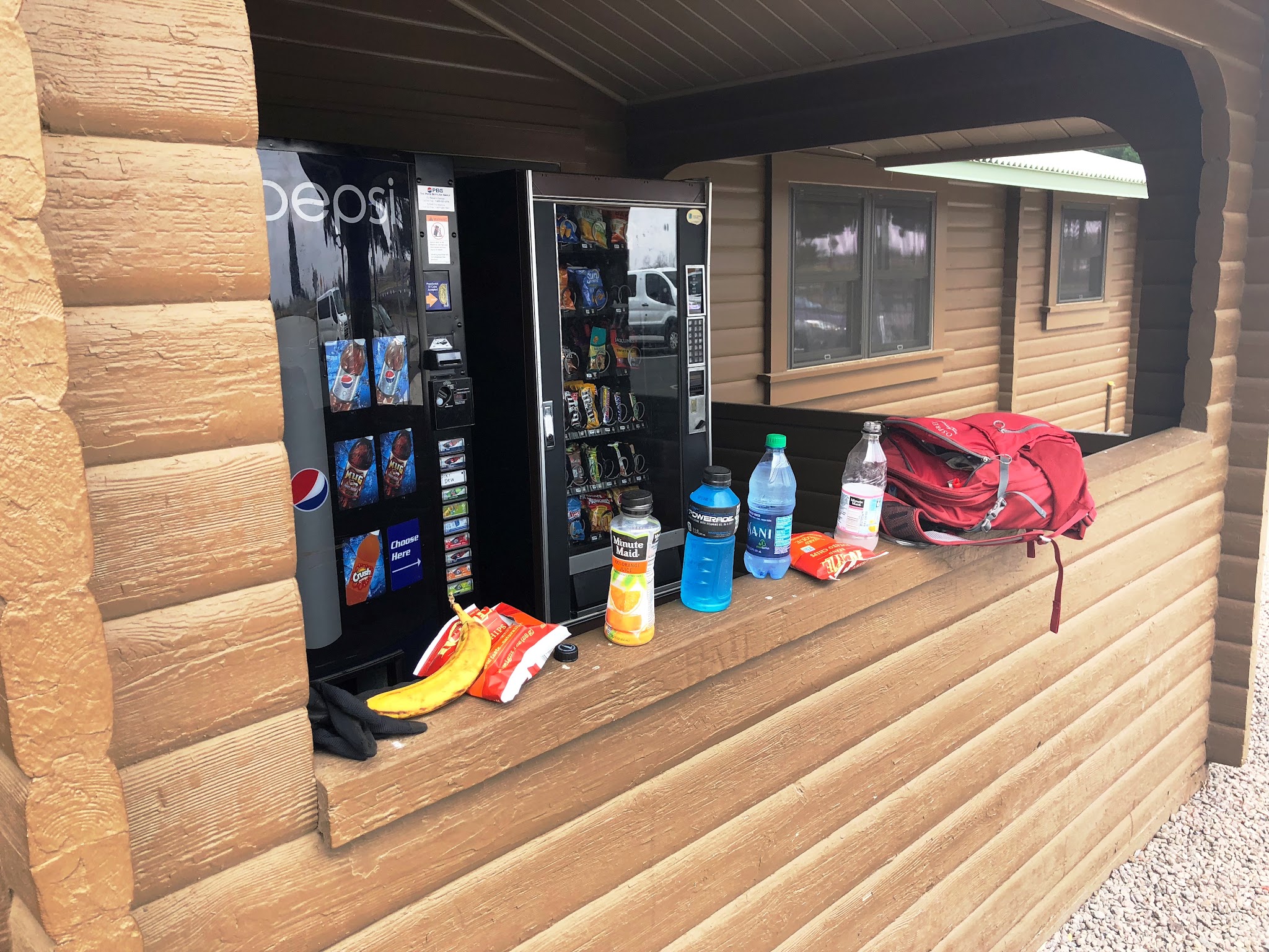 Bicycle ride of Mauna Loa - Mauna Kea park vending machines and provisions. 