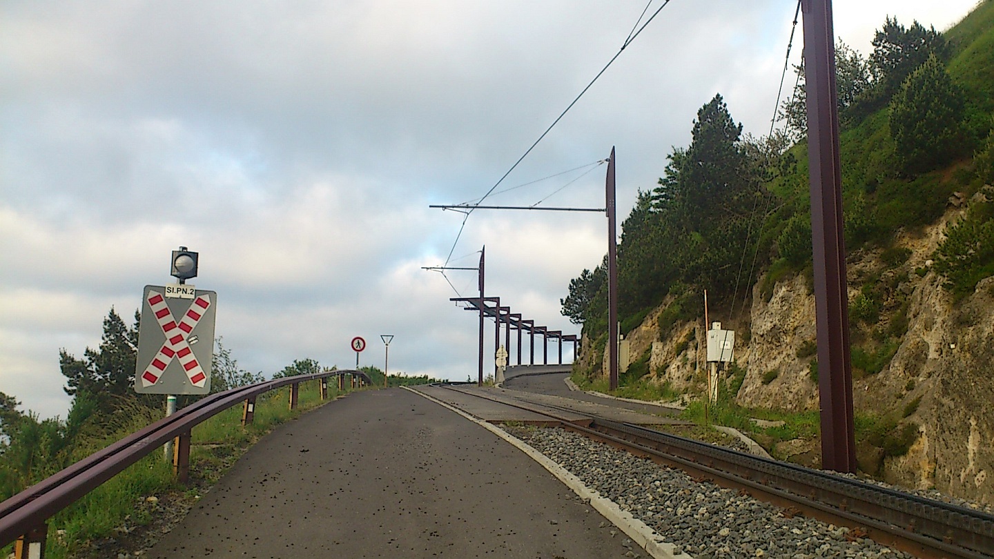 photo shows intersection of railway line and "forbidden road" near climb's end