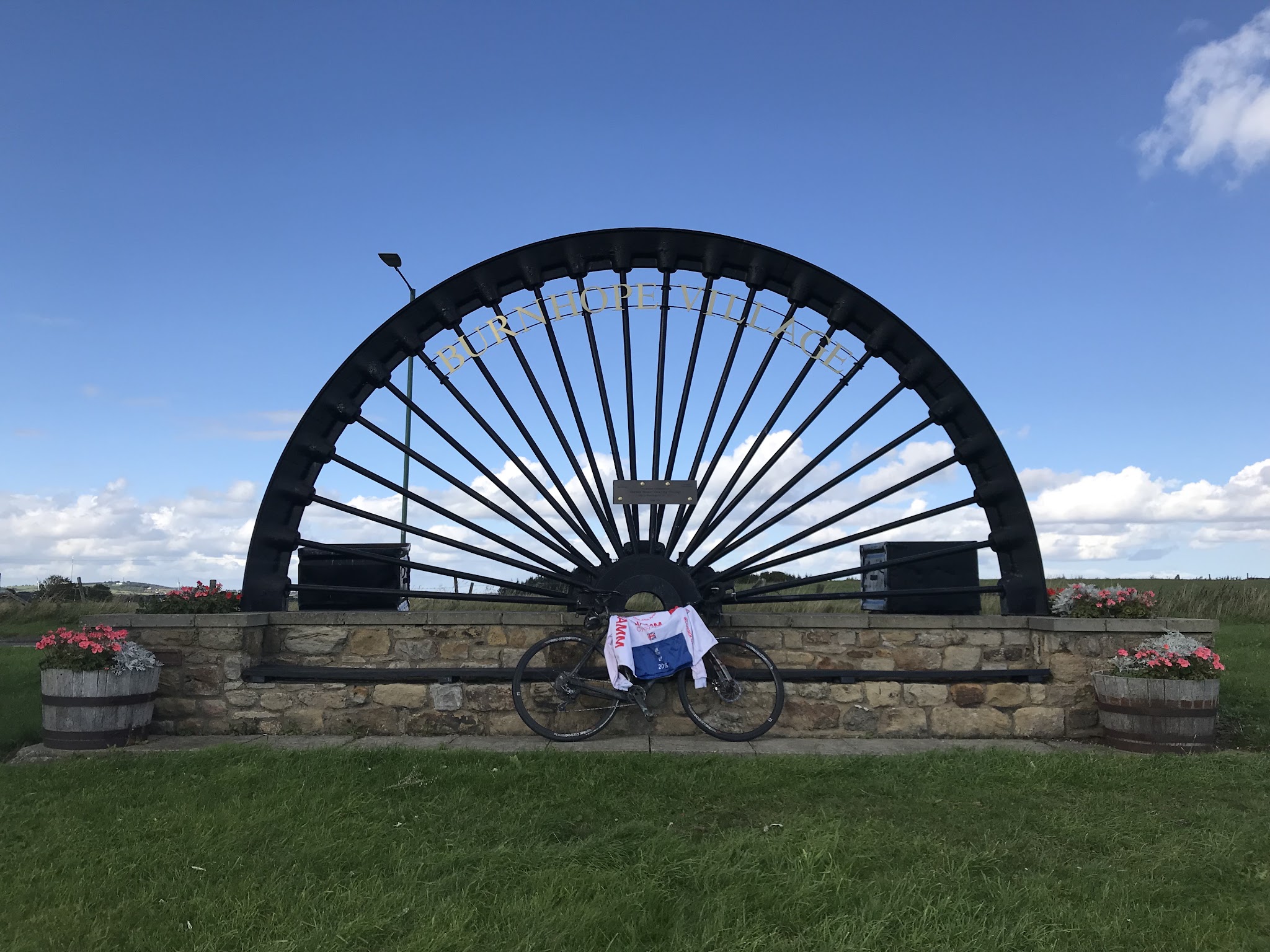 Bicycle ride Peth Bank #60 Simon Warren 100 Greatest Cycling Climbs  - giant wheel with bike and pjamm 