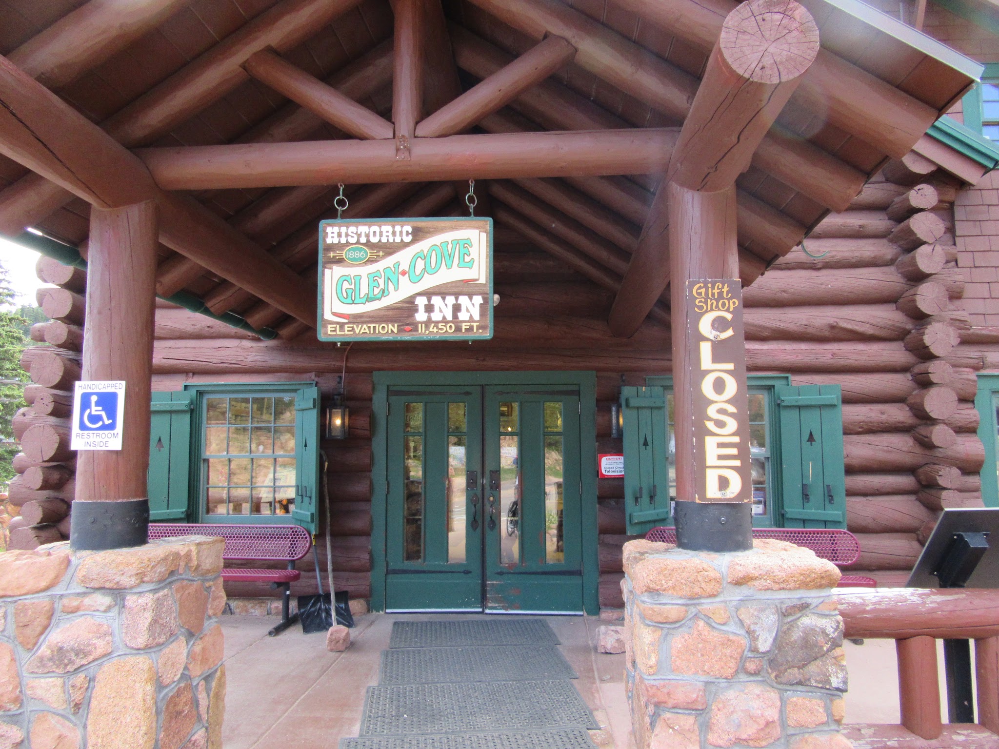 Glenn Cove restaurant - second location for food and drink on Pikes Peak cycling climb