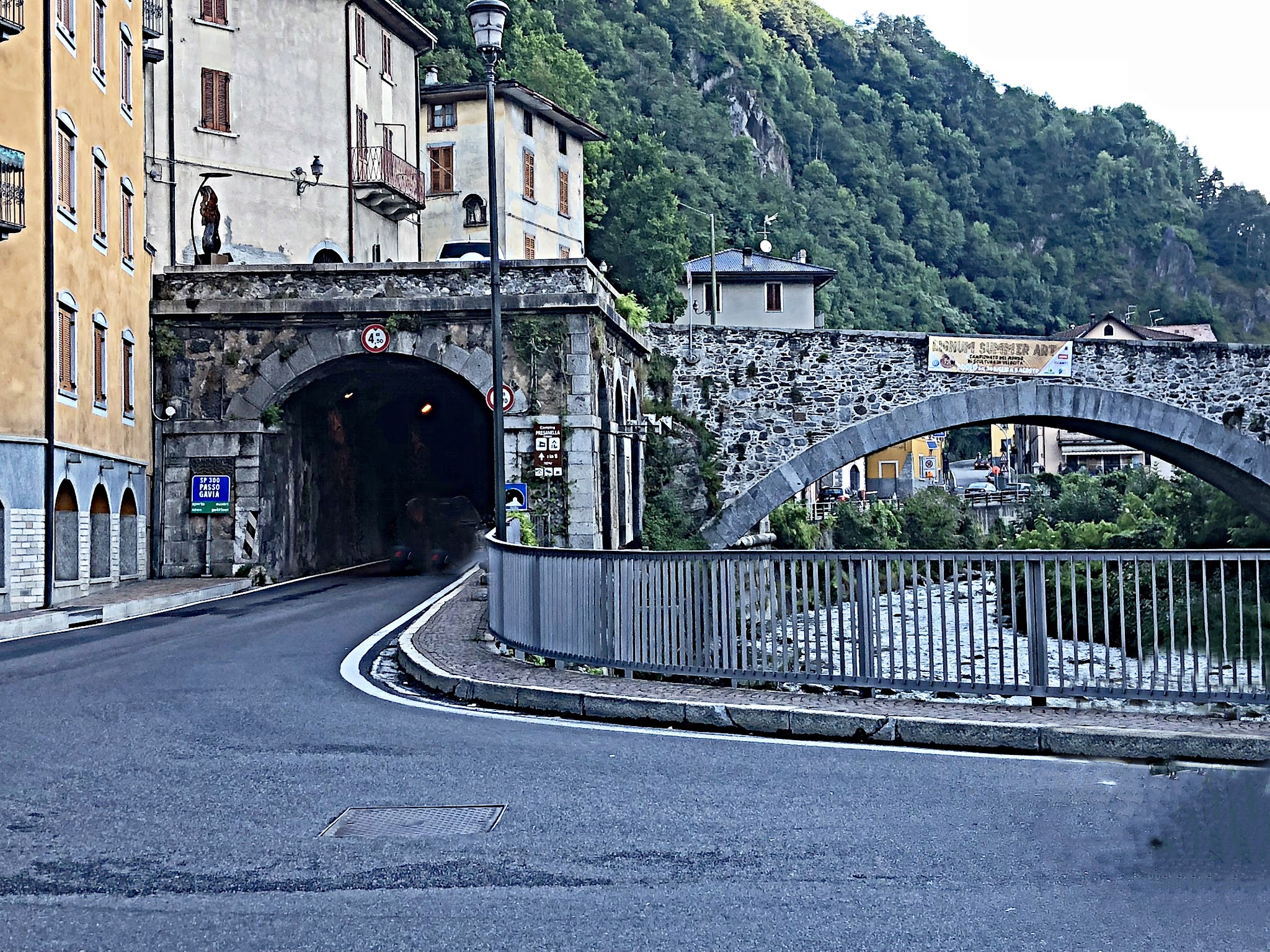 Passo del Mortirolo from Edolo bike climb of Passo del Mortirolo from Edolo - start of climb - bridge in Edolo