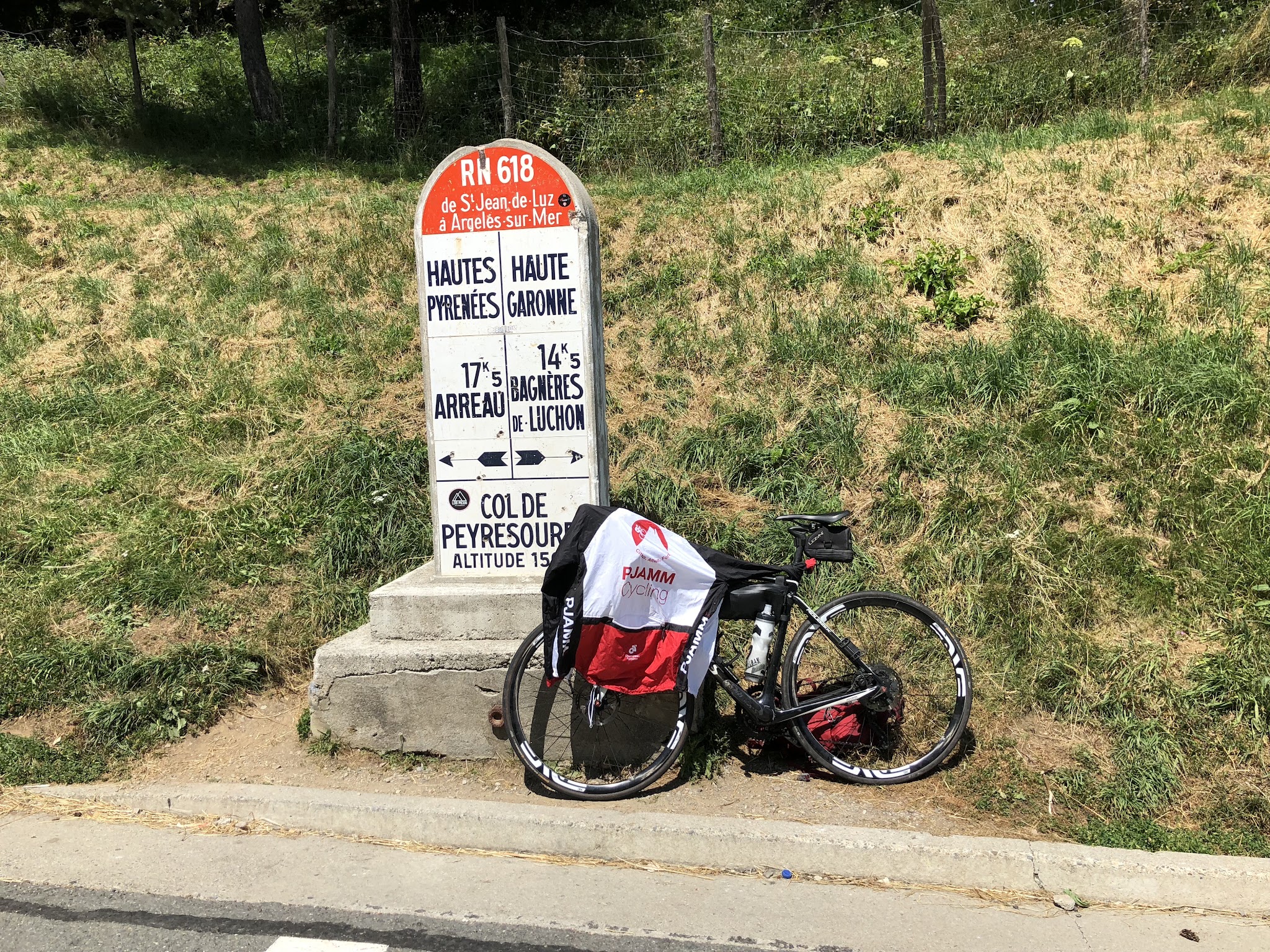 Best bike climb around Bagnere de-Luchon - col sign and bike