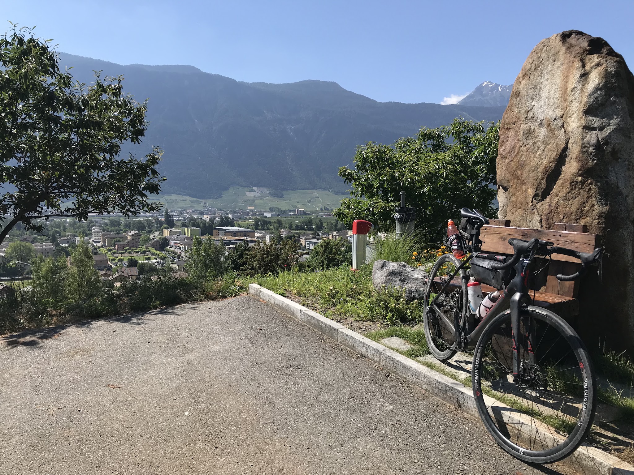 Climbing Fully Erie by bike - bike, road, Fully below
