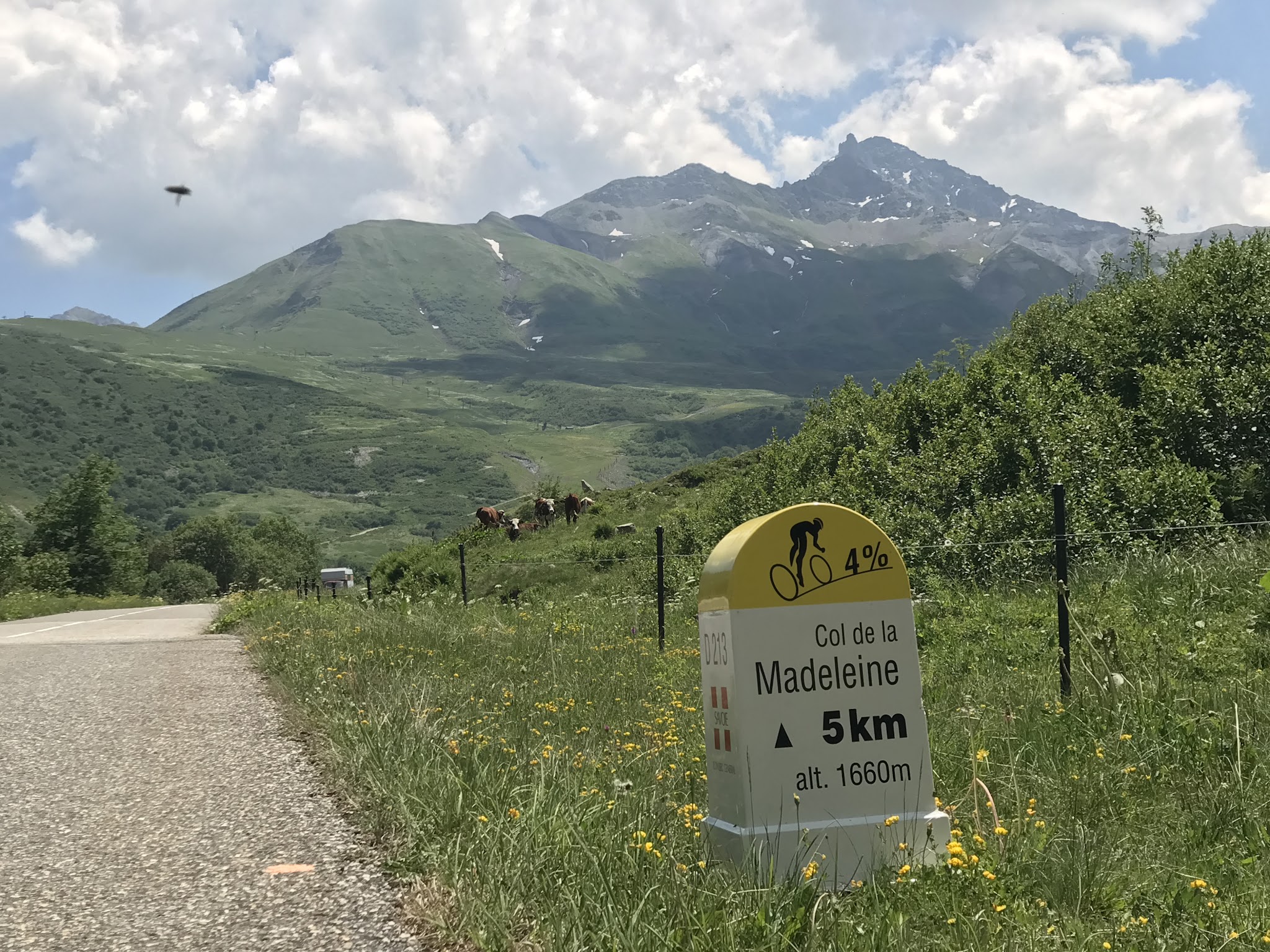 Col de Madeleine from La Léchère Cycling Col de Madeleine from La Léchère - km marker and roadway