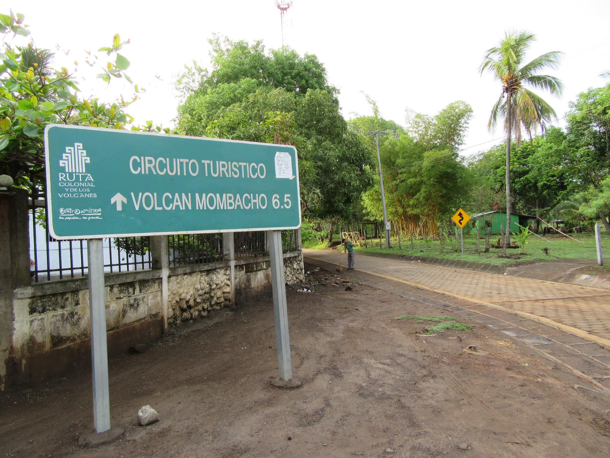 Bike climb of Mombacho Volcano - road sign to volcano