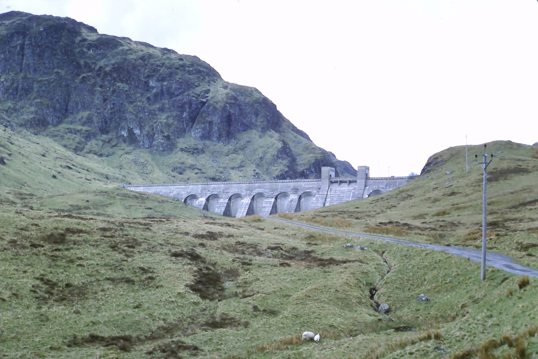 roadway leading up to Ben Lawers Dam